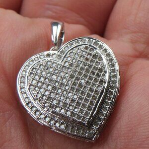 $3200 10k White Gold with 1 Carat tot Diamond Heart Pendent